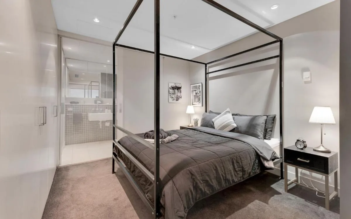 Image 1 of Opulent Level 25 Condo with Breathtaking Views
