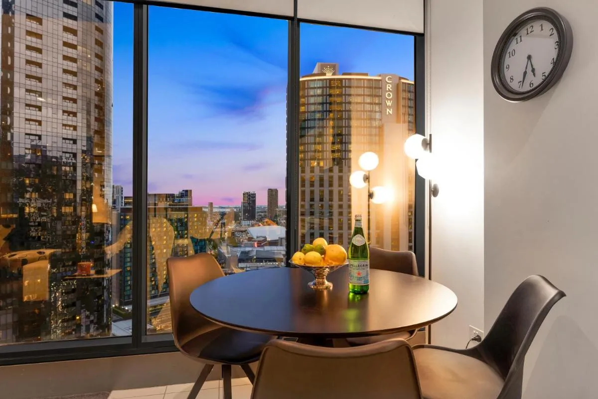 Image 3 of Opulent Level 25 Condo with Breathtaking Views