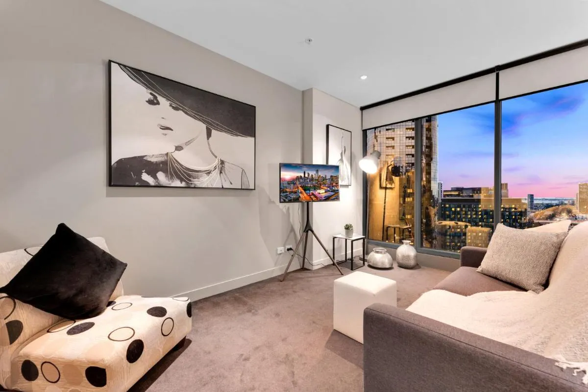 Image 4 of Opulent Level 25 Condo with Breathtaking Views