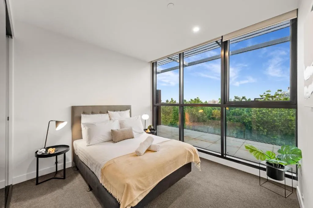 Image of Parkside perfection next to CBD with Free Parking
