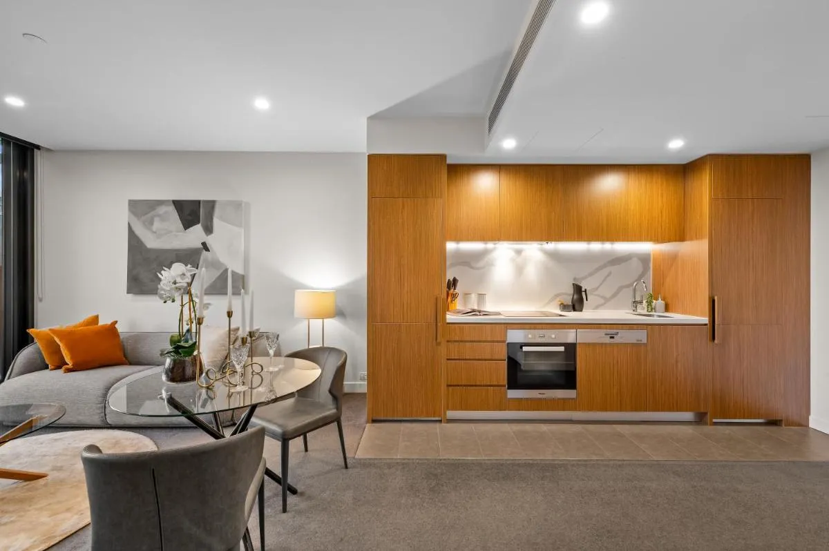 Image 4 of Parkside perfection next to CBD with Free Parking
