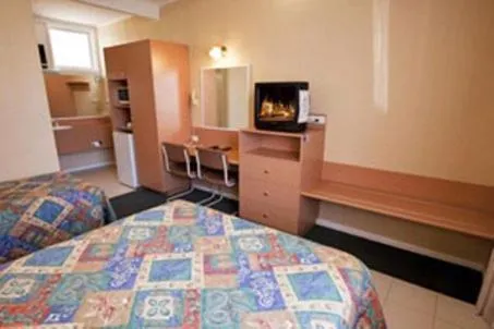 Image 3 of Parkville Motel