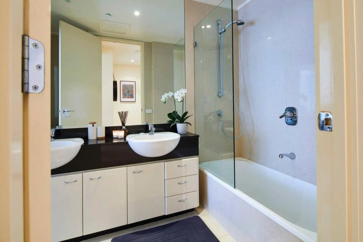 Image 2 of Penthouse Apartment in Melb CBD Perfect Location