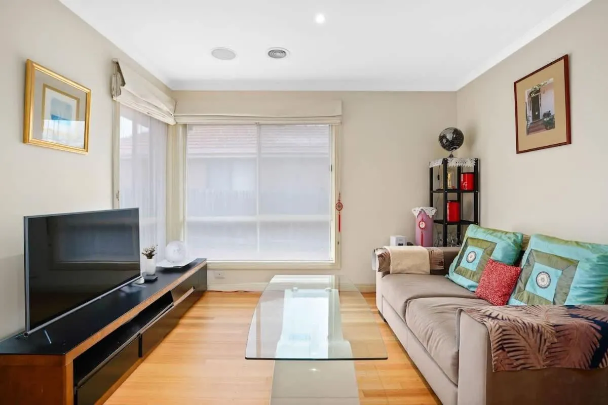 Image 2 of Perfectly Located Townhouse in heart of Ringwood