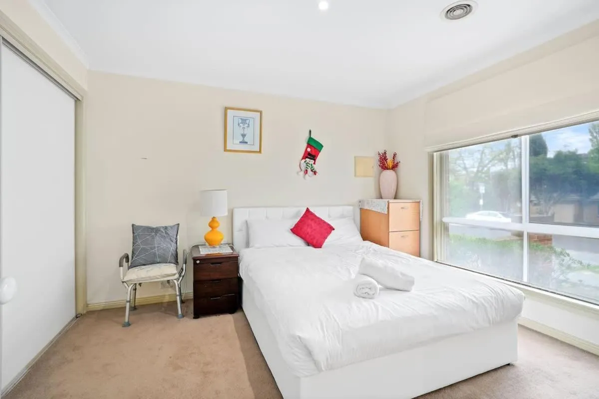 Image 6 of Perfectly Located Townhouse in heart of Ringwood
