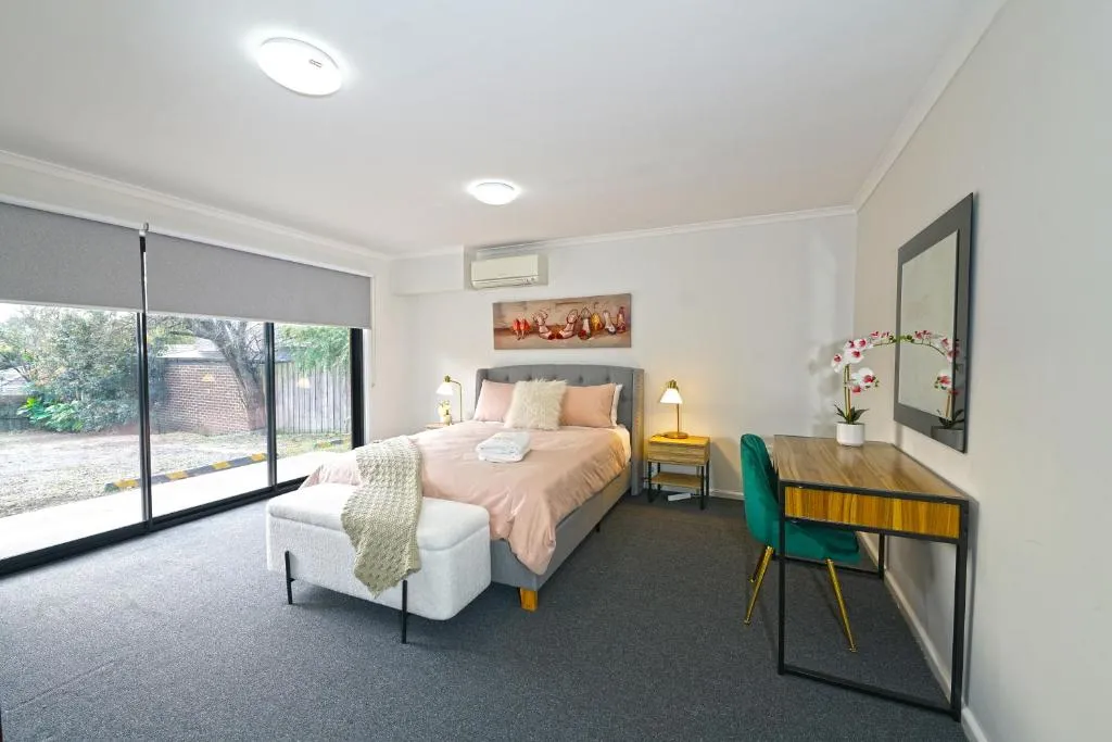Image of Pet Friendly Well-appointed 3BM Retreat Parking Netflix