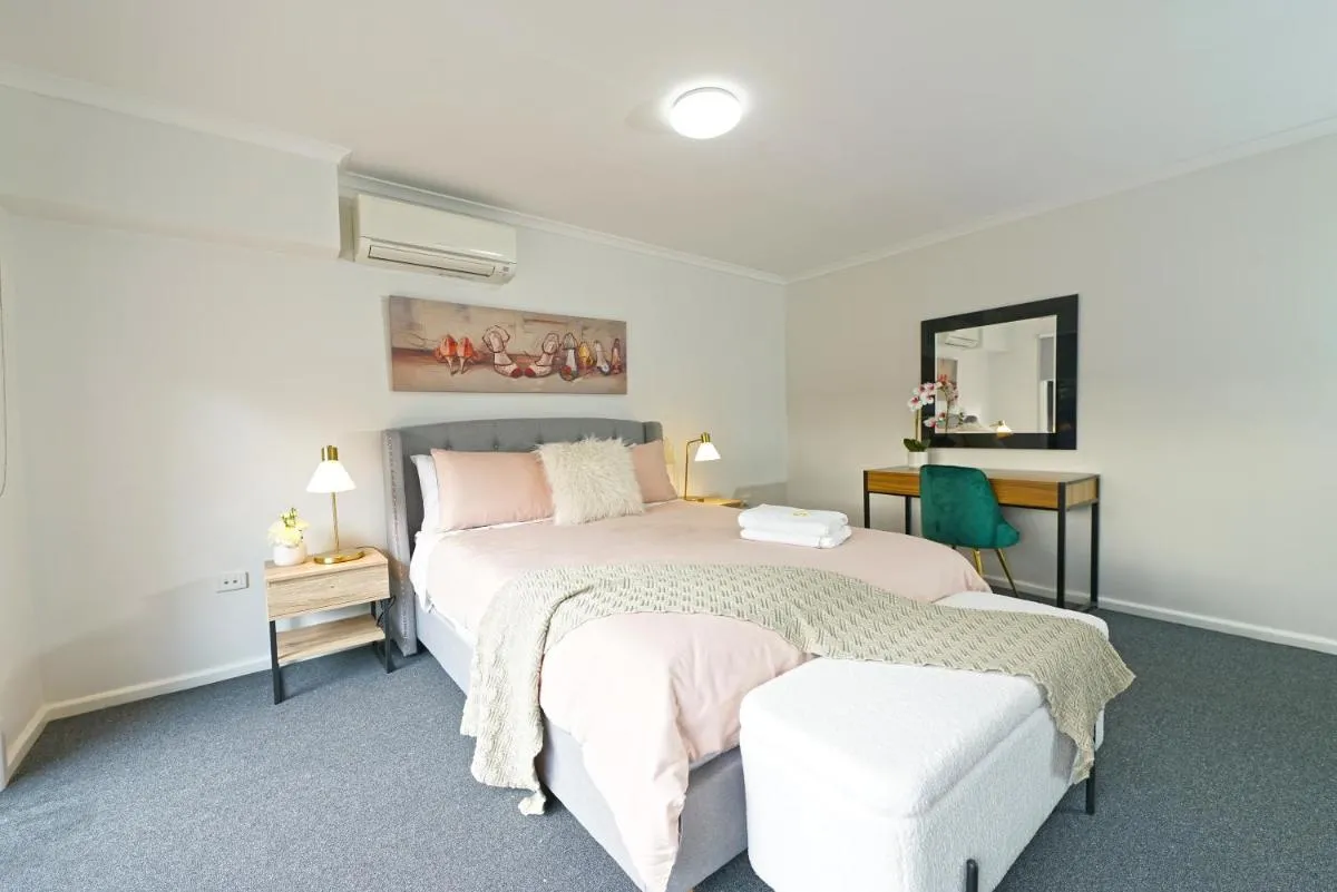 Image 1 of Pet Friendly Well-appointed 3BM Retreat Parking Netflix