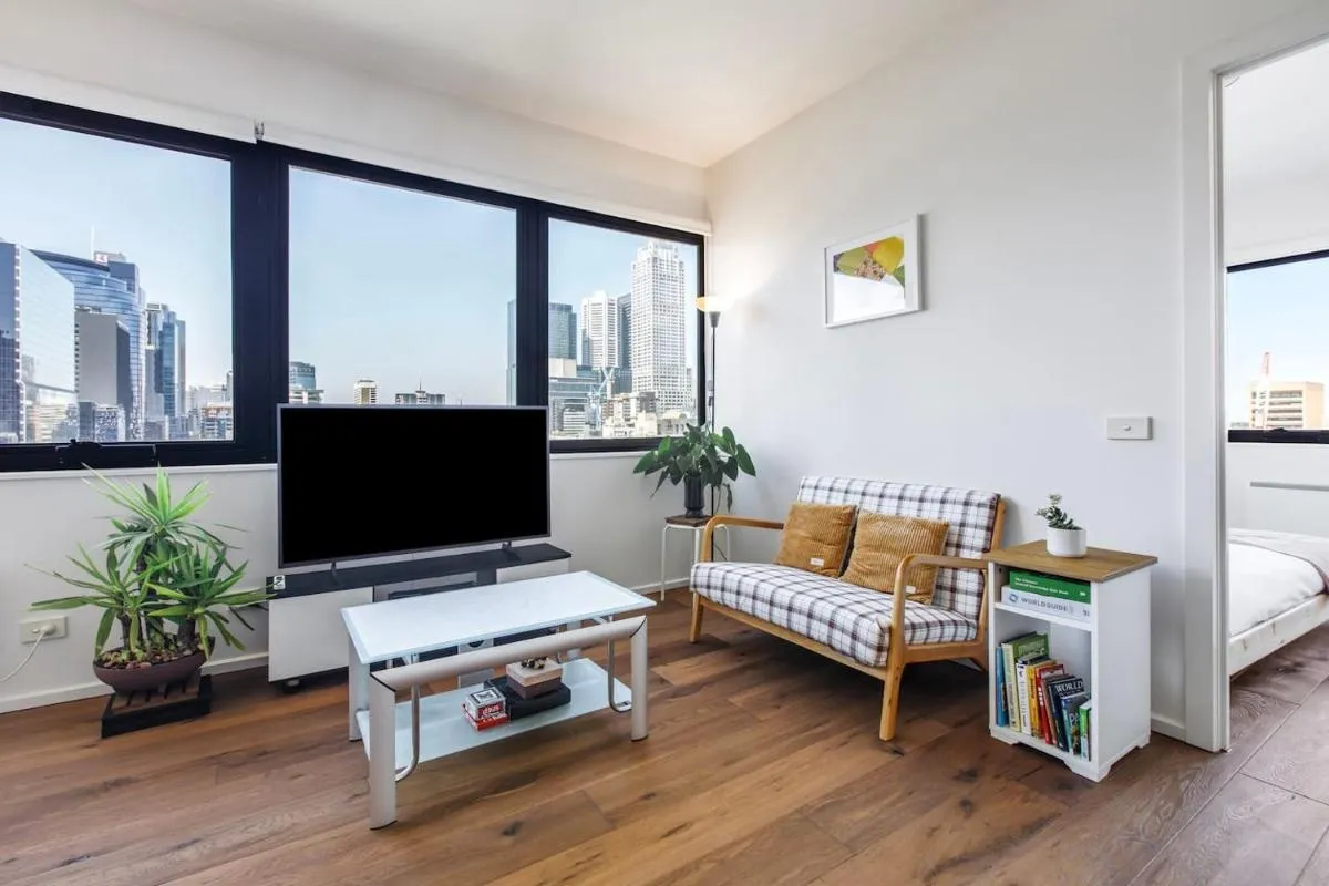 Image 4 of ‘Plaid Parlour’ City-Centre Comfort & Skyline Views