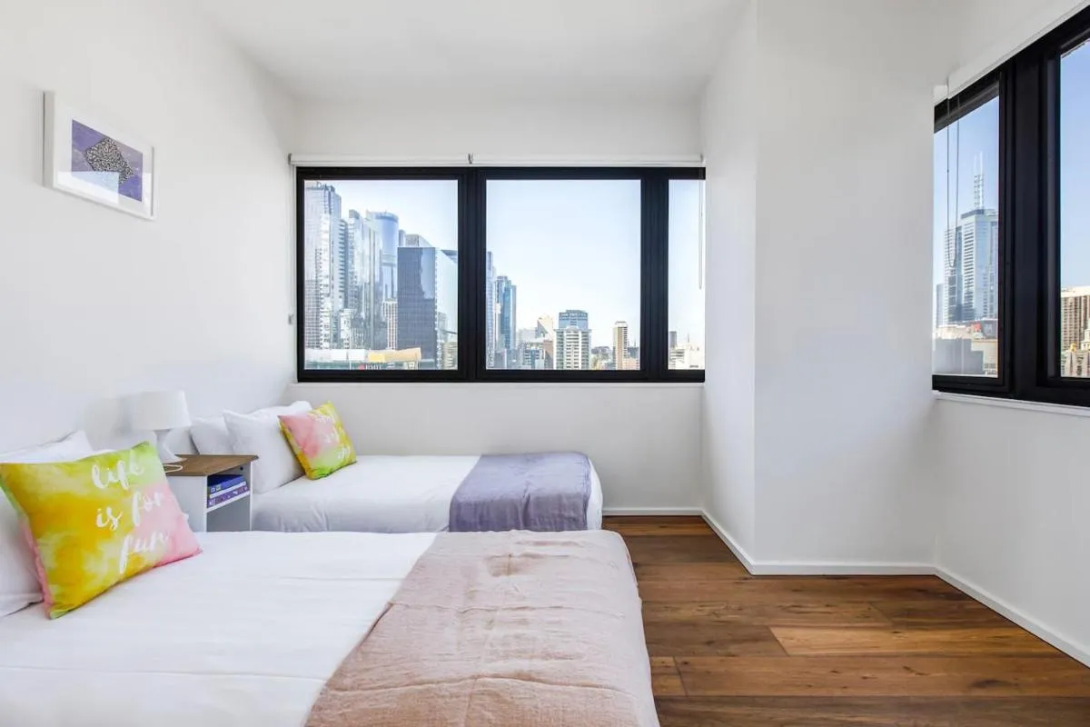 Image 6 of ‘Plaid Parlour’ City-Centre Comfort & Skyline Views