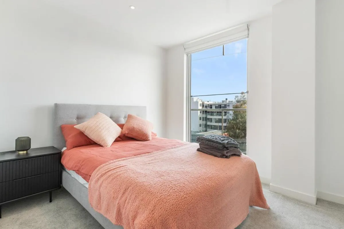 Image 1 of Port Melbourne and a glimpse of the sparkling bay – sleeps 4
