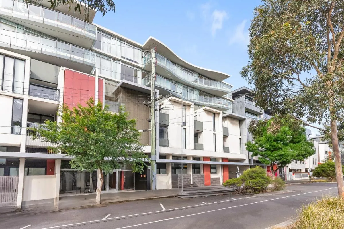 Image 5 of Port Melbourne and a glimpse of the sparkling bay – sleeps 4