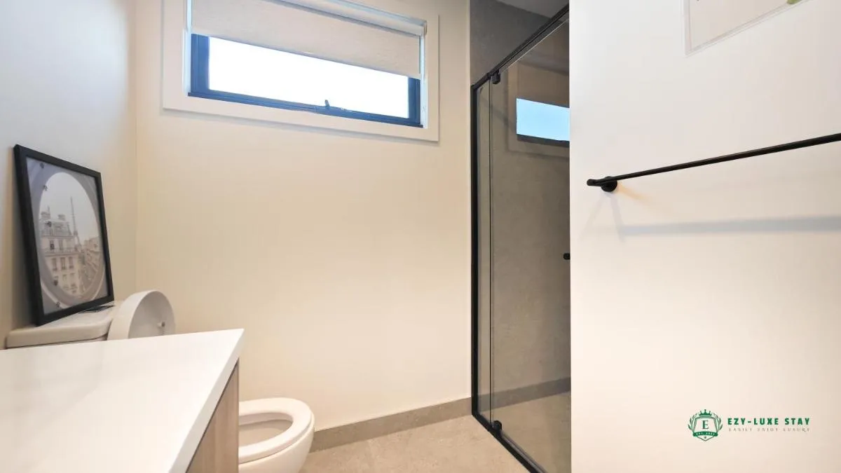 Image 1 of Private Suite with Queen Bed TV – Room 11