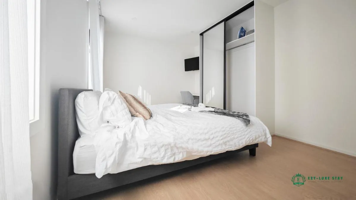 Image 6 of Private Suite with Queen Bed TV – Room 11