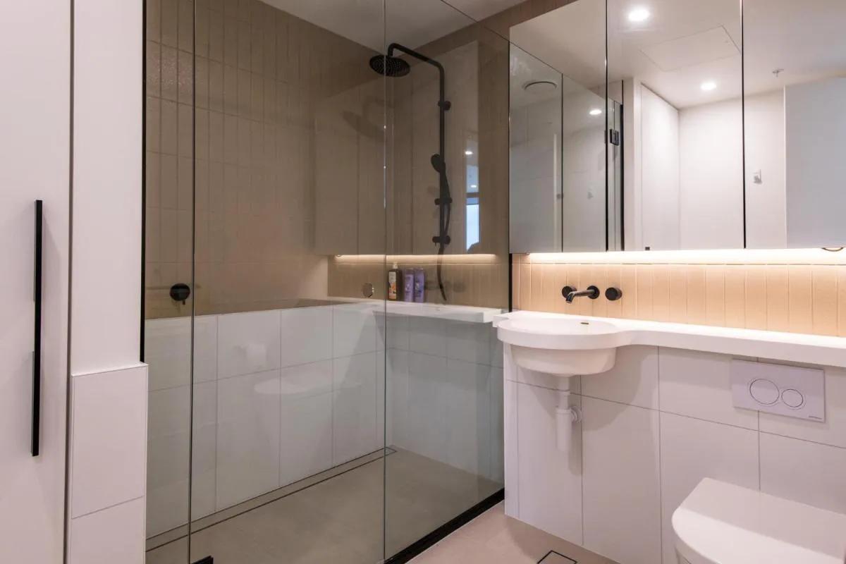 Image 2 of Puddings Home Panoramic luxury sea view Apartment Mel CBD