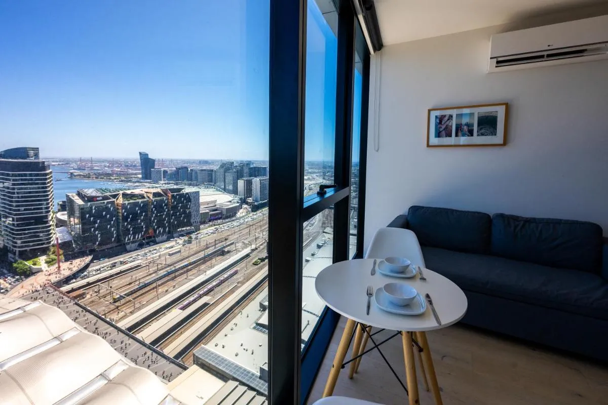 Image 6 of Puddings Home Panoramic luxury sea view Apartment Mel CBD