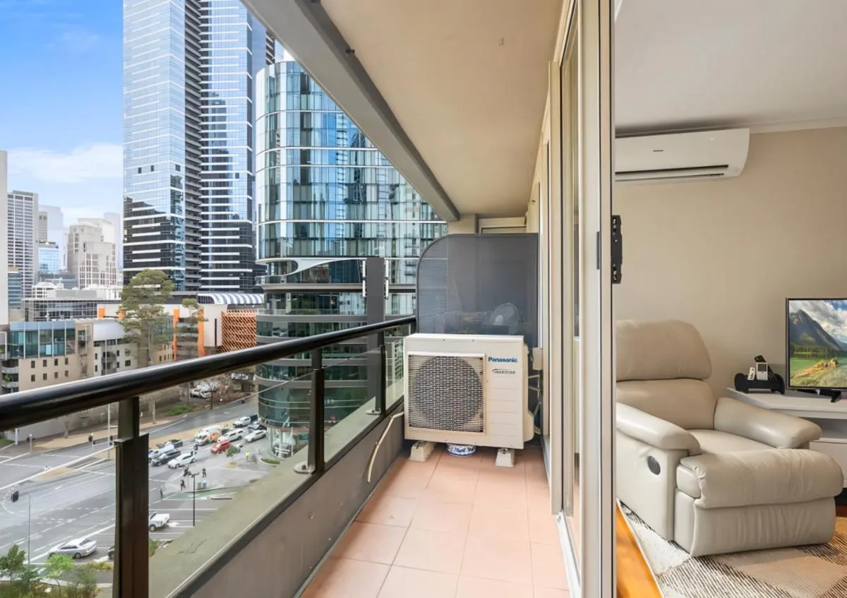 Image 5 of ReadySet Apartments at Southbank Condos
