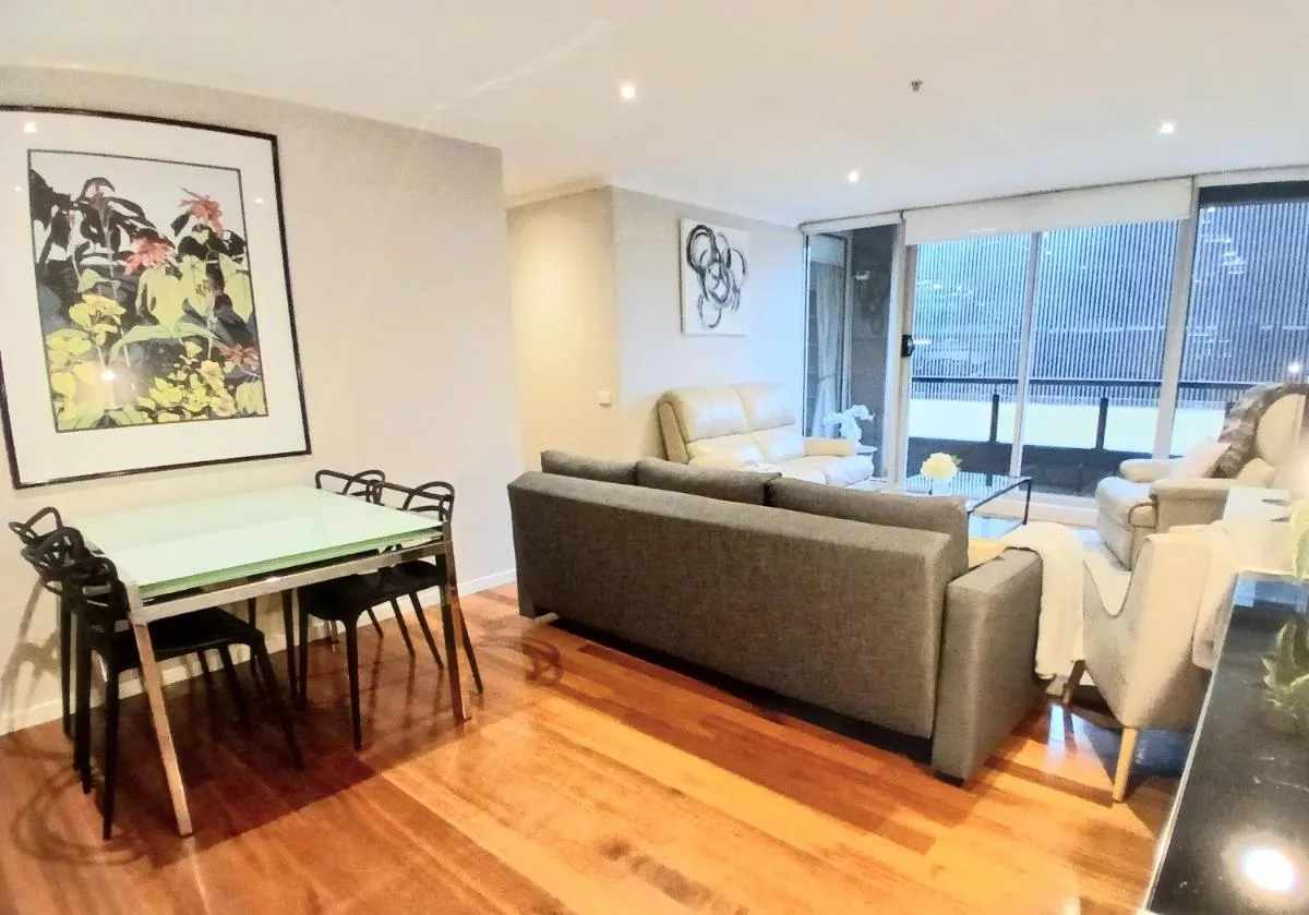 Image 4 of ReadySet Apartments at Southbank Condos