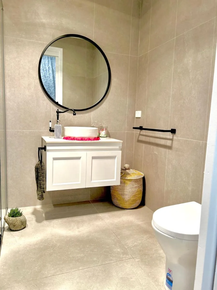 Image 3 of Romantic Retreat with Spa and Private Gardens