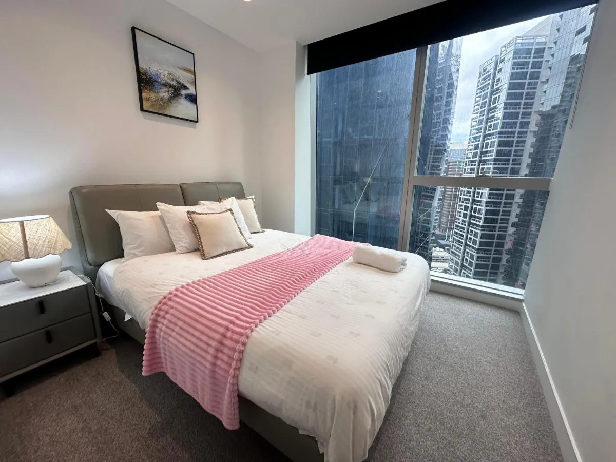Image 1 of Royal Executive Living Platinum Prestige Corproate Suite
