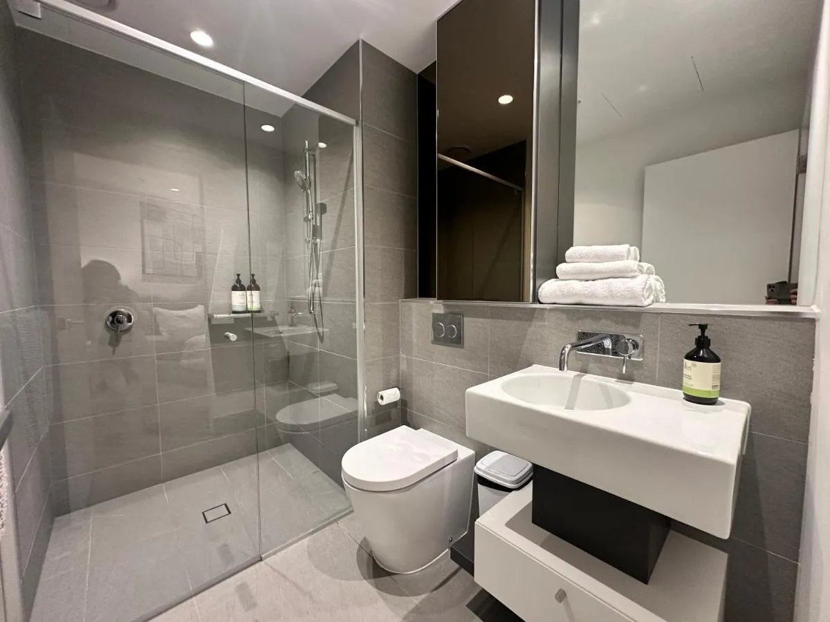 Image 2 of Royal Executive Living Platinum Prestige Corproate Suite