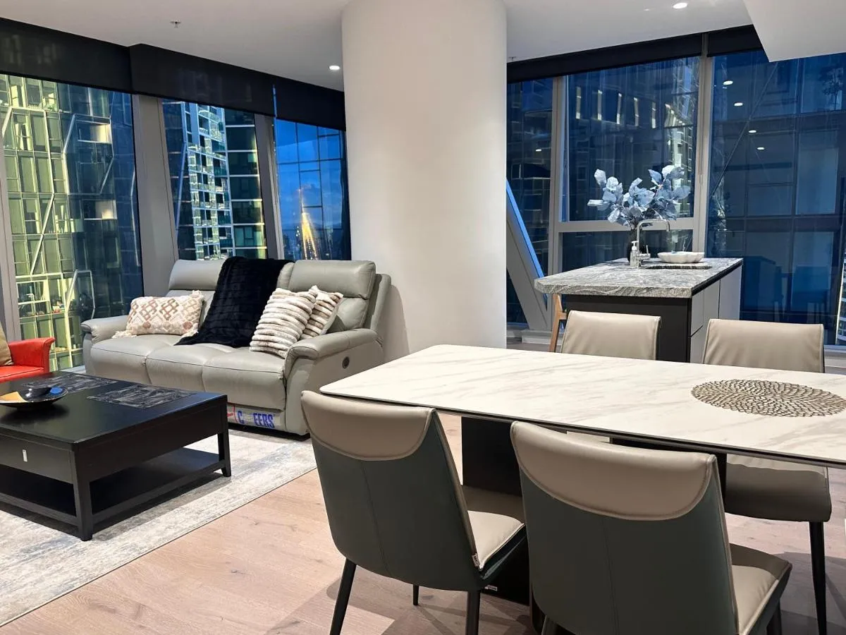 Image 4 of Royal Executive Living Platinum Prestige Corproate Suite