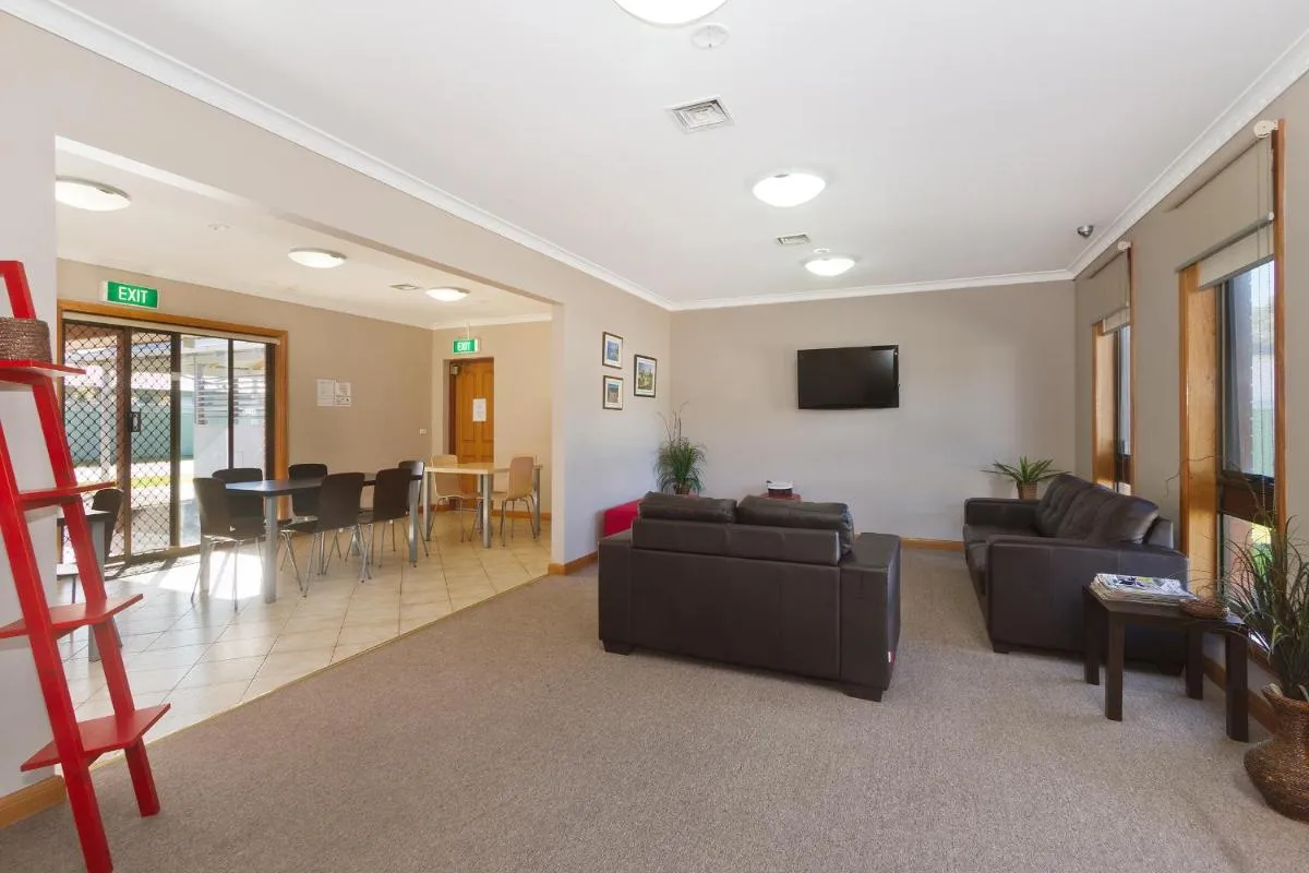Image 3 of Sandhurst Motel