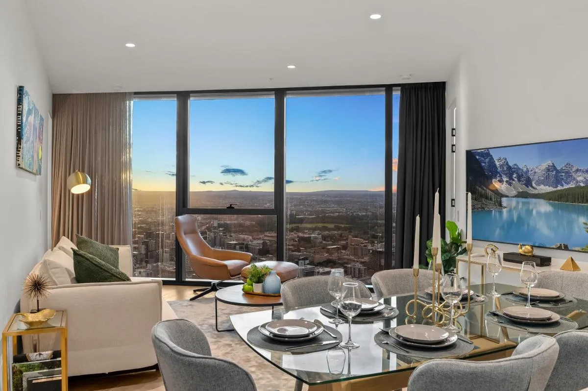 Image 4 of Sapphire finest CBD & garden views 3BR 2B with free parking