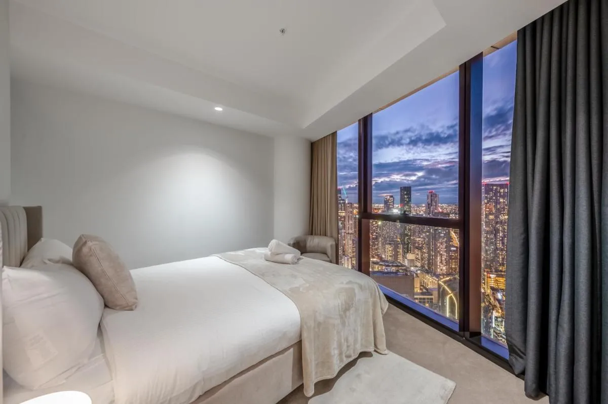 Image 6 of Sapphire finest CBD & garden views 3BR 2B with free parking
