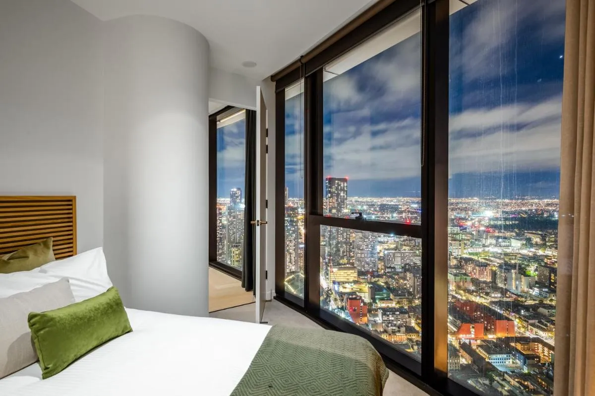 Image 1 of Sapphire finest CBD & garden views 3BR 2B with free parking