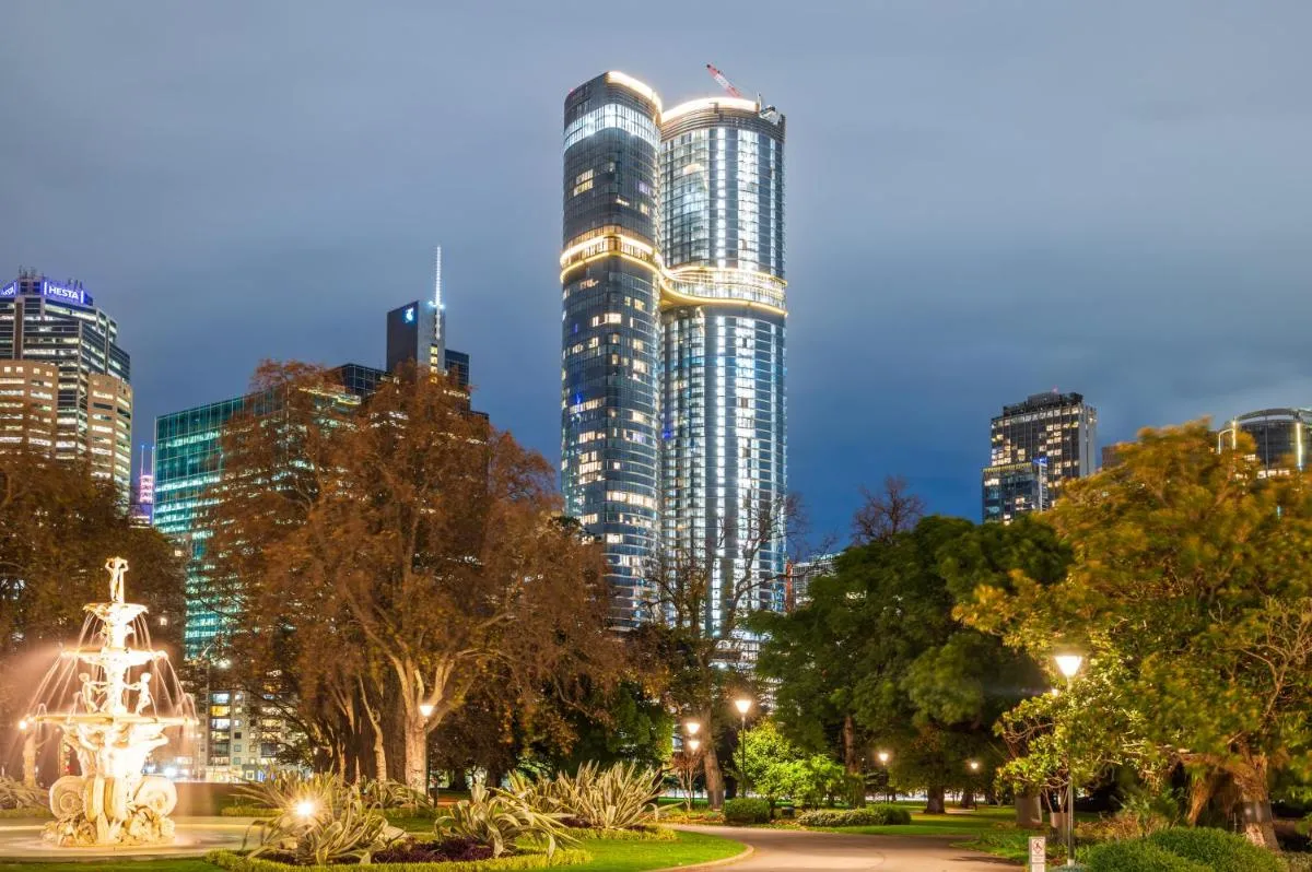 Image 5 of Sapphire finest CBD & garden views 3BR 2B with free parking