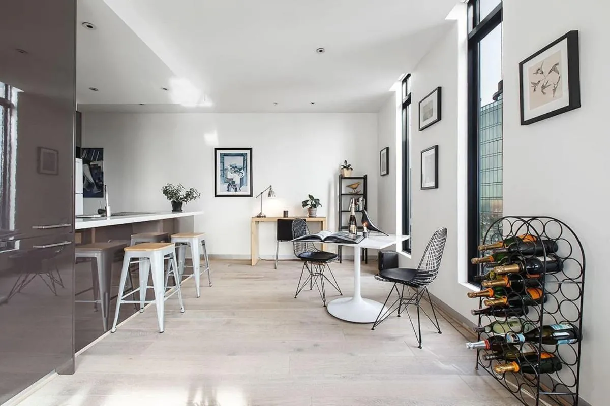 Image 4 of Scenic Penthouse Living in the Heart of Melbourne