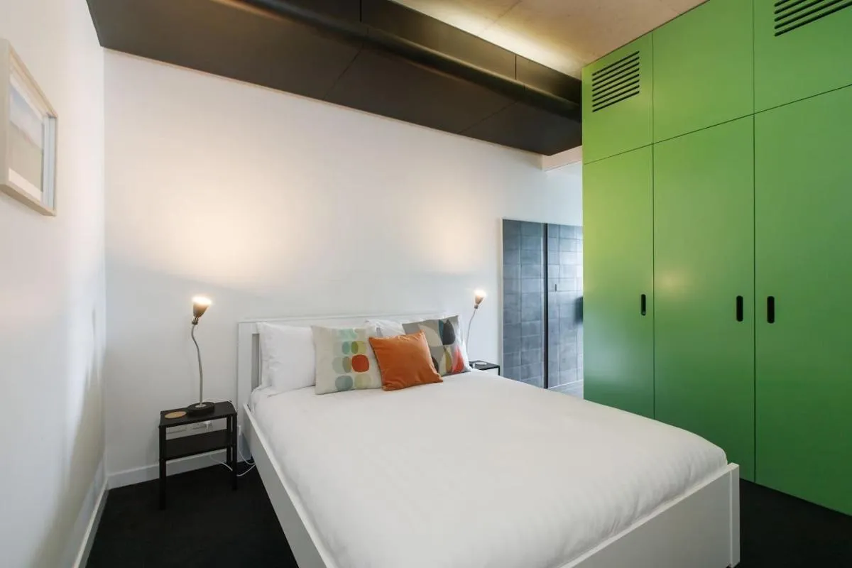 Image 1 of Skyline Envy – Streamlined South Melbourne Style