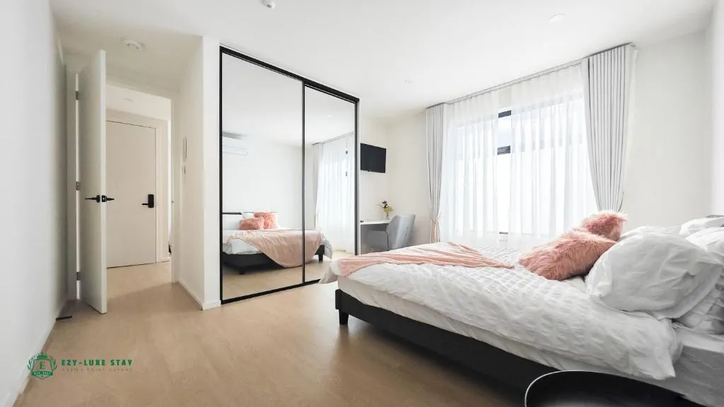 Image of Smart Suite near Monash with Own Living Room 9