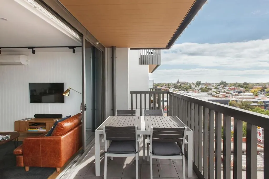Image of Smith Street Crossing – Central City-view Serenity