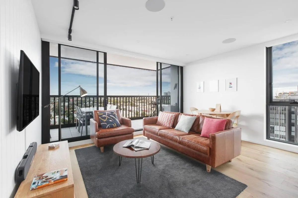 Image 4 of Smith Street Crossing – Central City-view Serenity