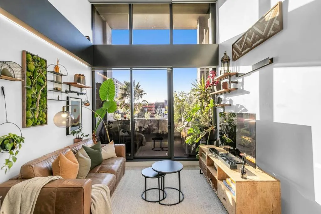 Image of Sol Docklands – Unique 3 Bedroom Loft, Infinity Pool, Gym, Free Parking and Free Trams
