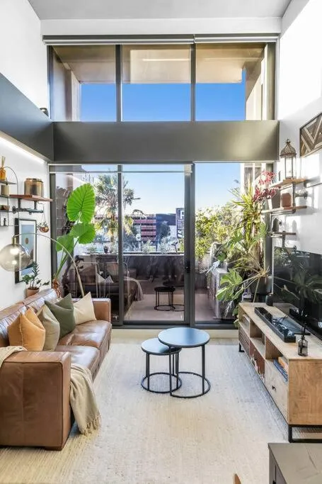 Image 5 of Sol Docklands – Unique 3 Bedroom Loft, Infinity Pool, Gym, Free Parking and Free Trams