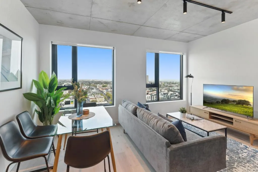 Image of Sophisticated 2-Bed with Bay Views & Amenities