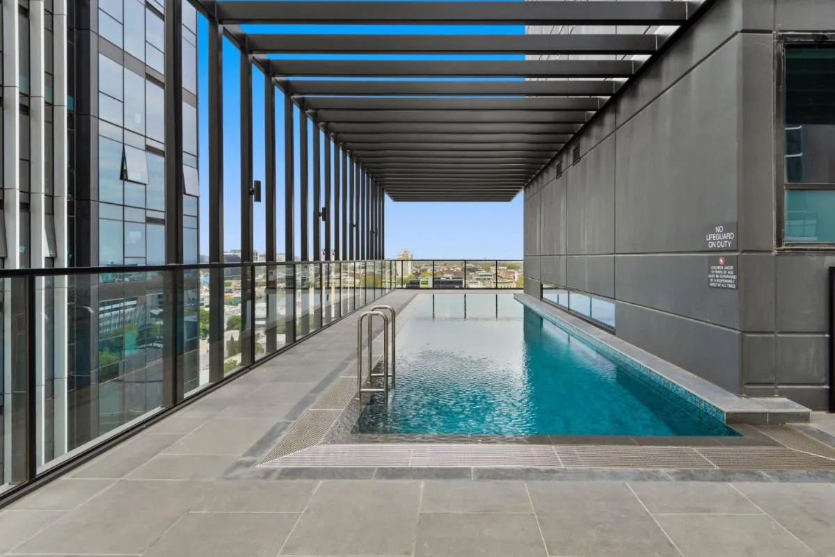 Image 3 of Sophisticated 2-Bed with Bay Views & Amenities