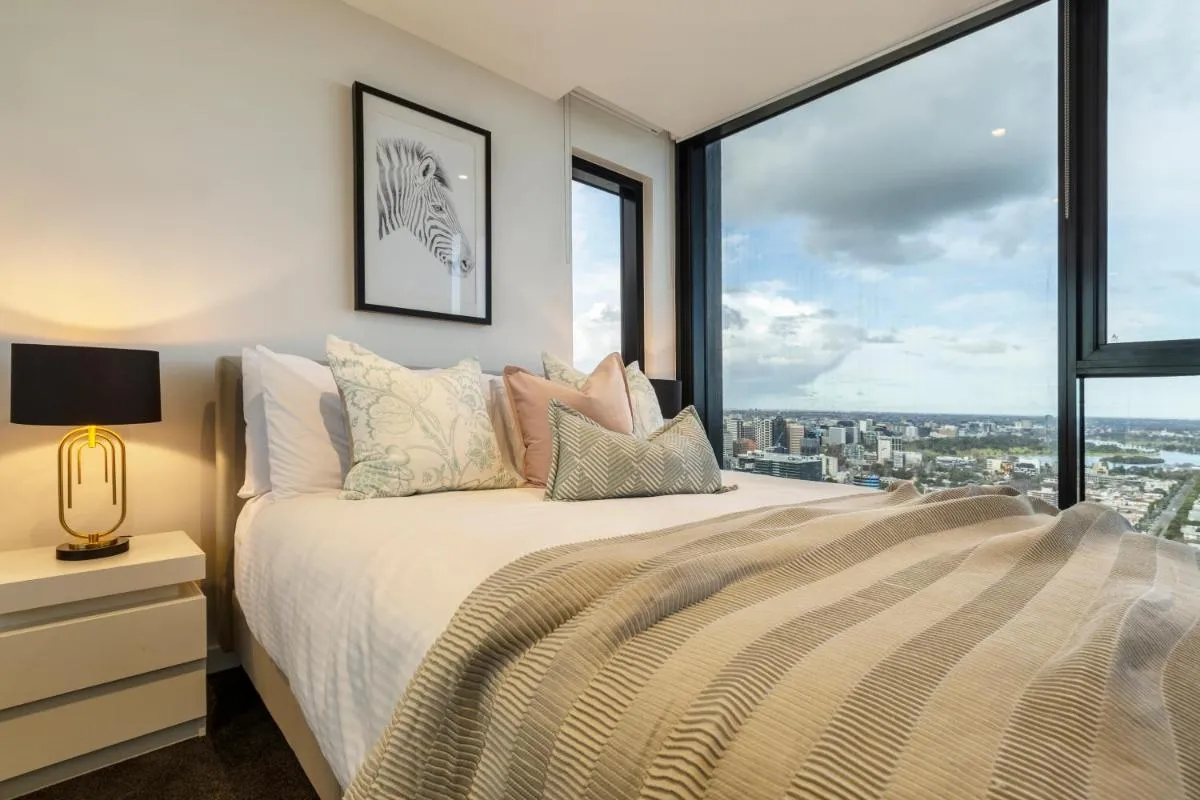 Image 1 of Sophisticated Designer Condo w City & Bay Views