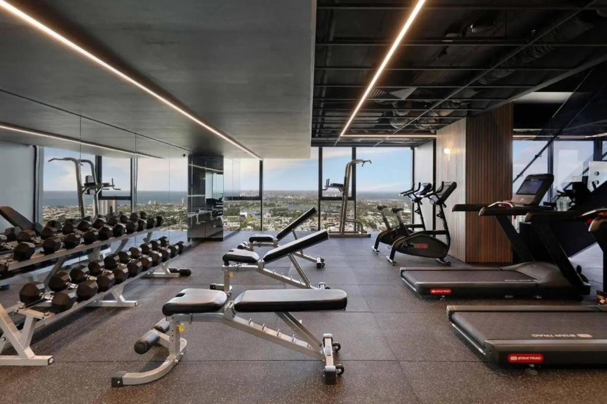 Image 5 of Sophisticated Designer Condo w City & Bay Views