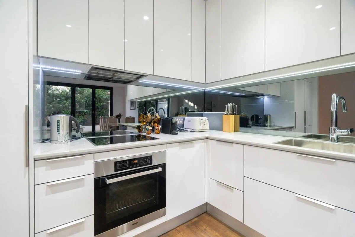 Image 2 of Sophisticated art deco in the heart of Toorak