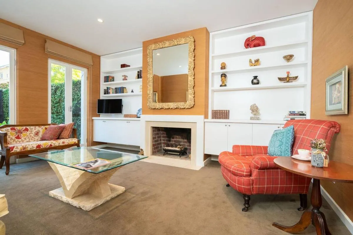 Image 4 of Sophisticated art deco in the heart of Toorak