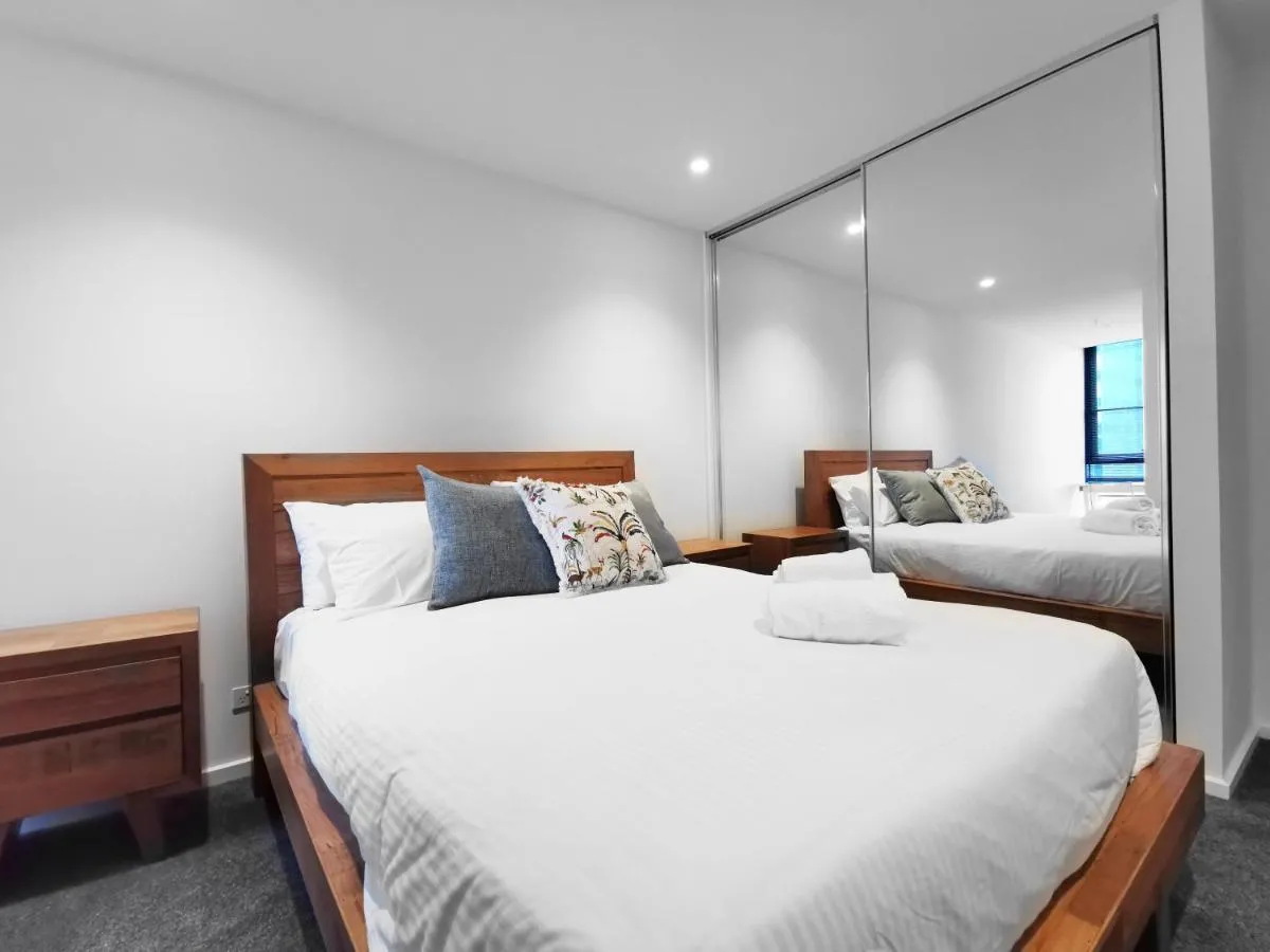 Image 4 of South bank 2 bedroom apartment With 1 Parking