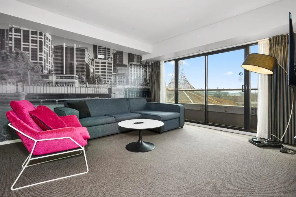 Image of Southbank Retreat with Car Park Gym Pool Hot Tub