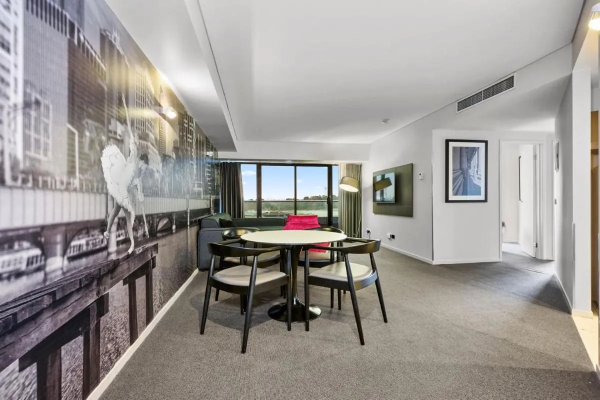 Image 3 of Southbank Retreat with Car Park Gym Pool Hot Tub
