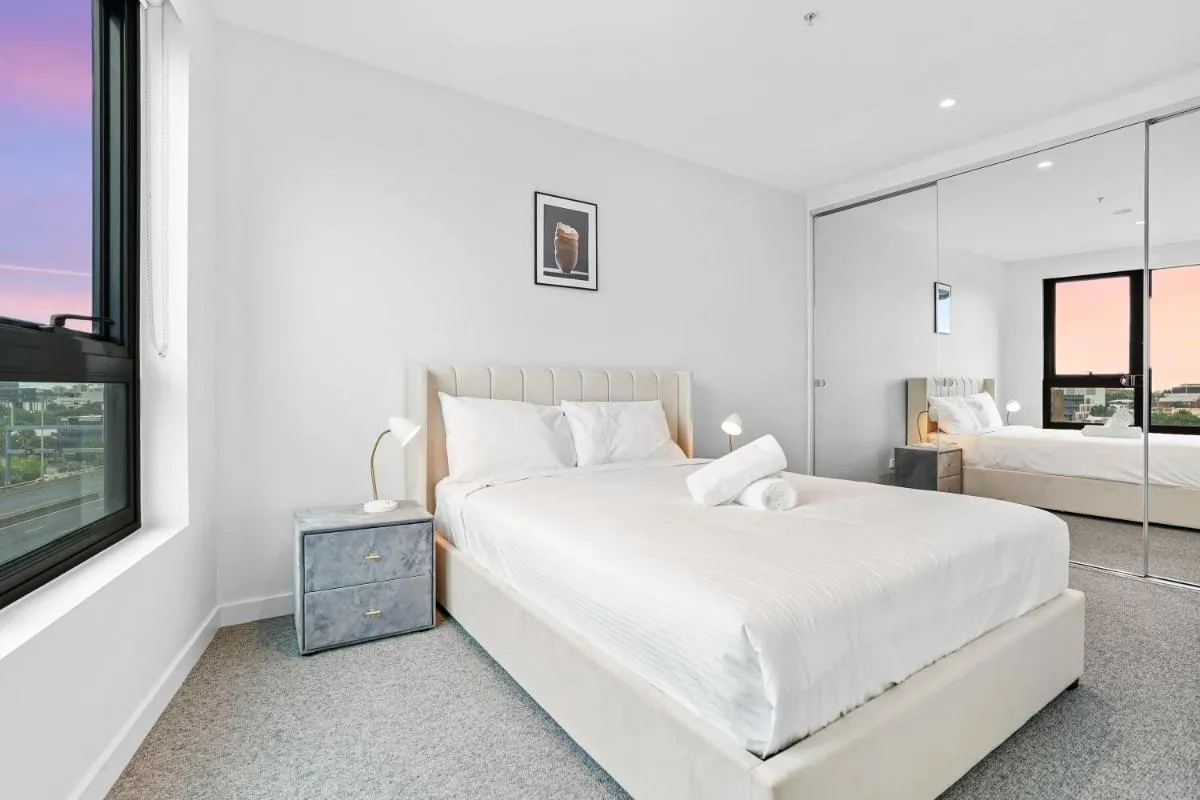 Image 1 of Southbank Stature Building2 Bedroom Apartment