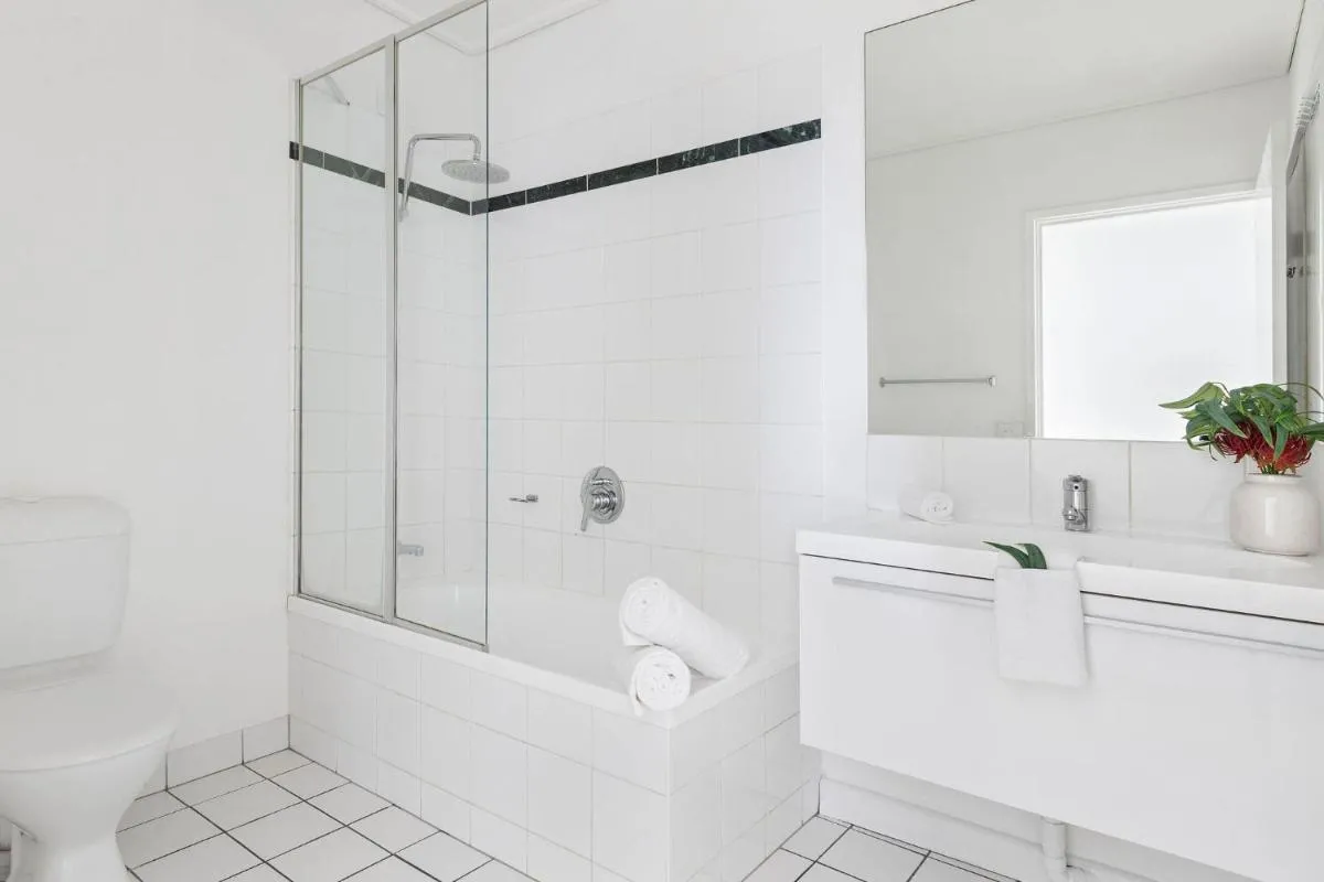 Image 2 of Spacious 2BR Apt Near Southern Cross Free Parking