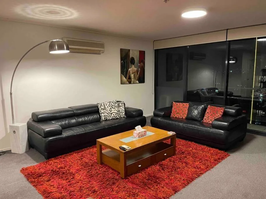 Image of Spacious 3 Bedroom Apartment Southbank