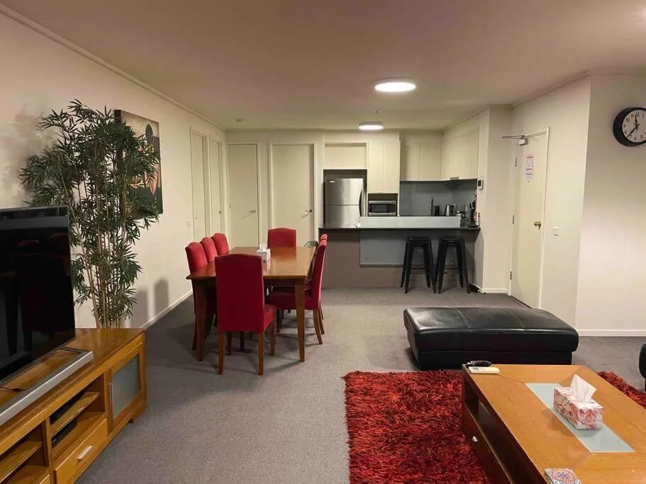 Image 1 of Spacious 3 Bedroom Apartment Southbank